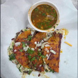 Tacos Birria de res (beef stew).